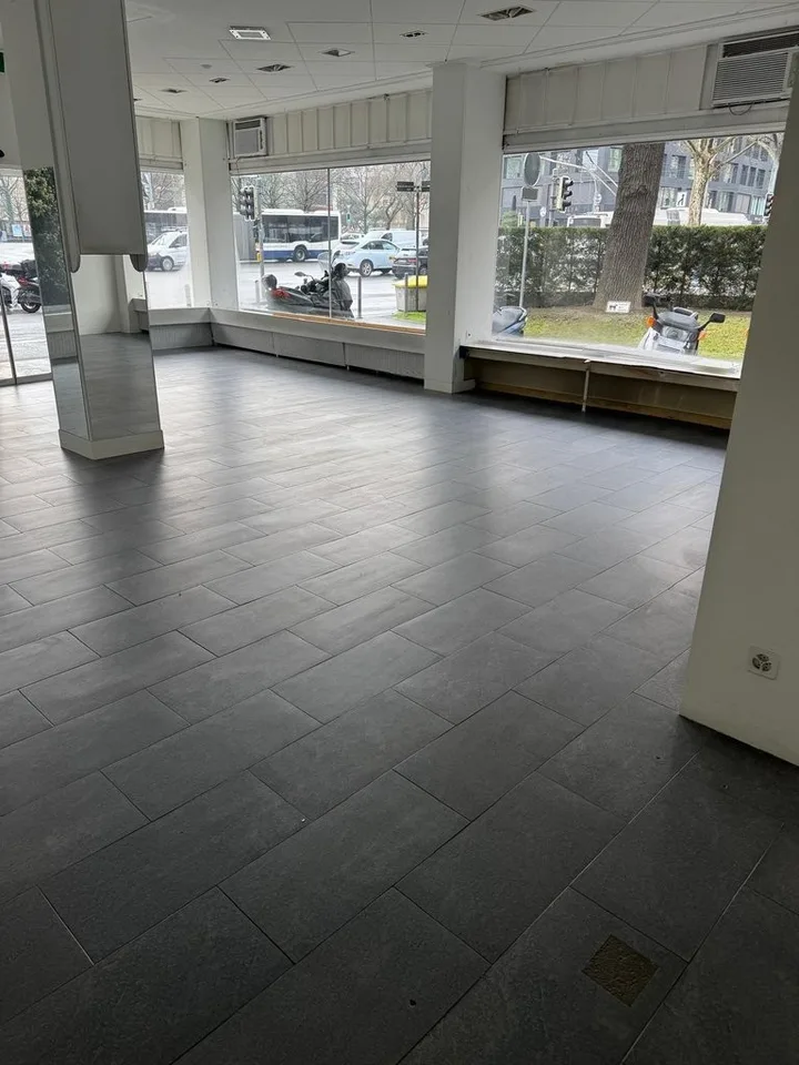 Premier loyer offert - Arcade de 80 m2 proche toutes commodités