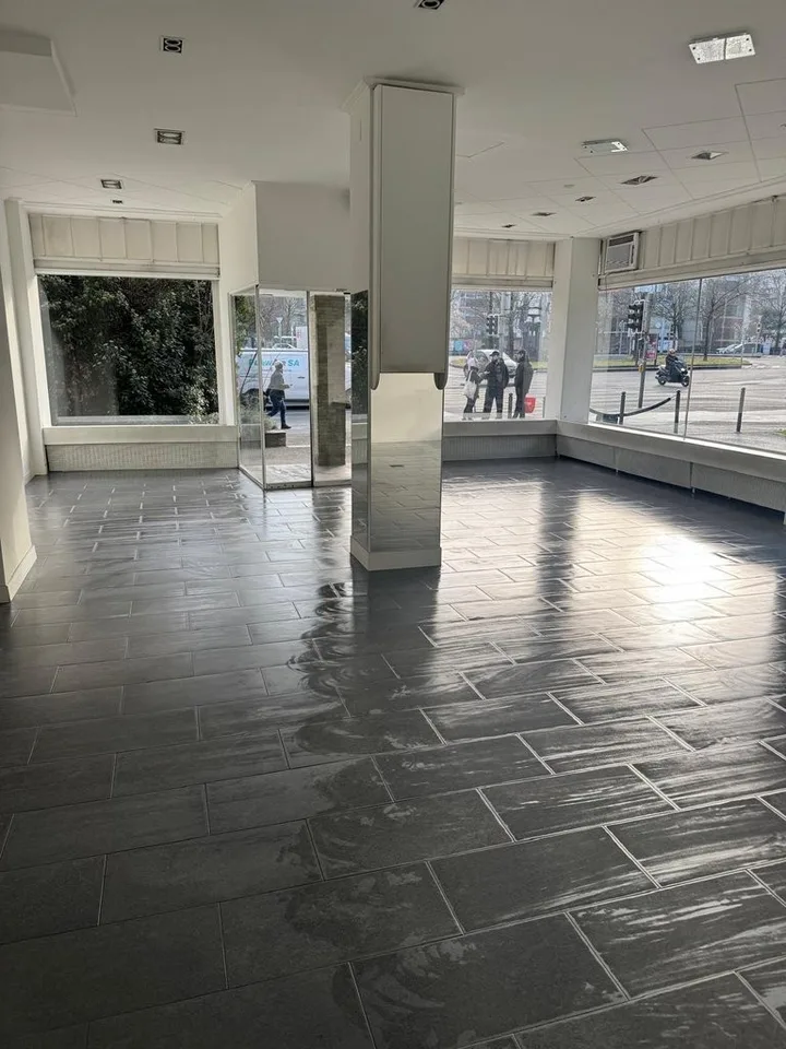 Premier loyer offert - Arcade de 80 m2 proche toutes commodités