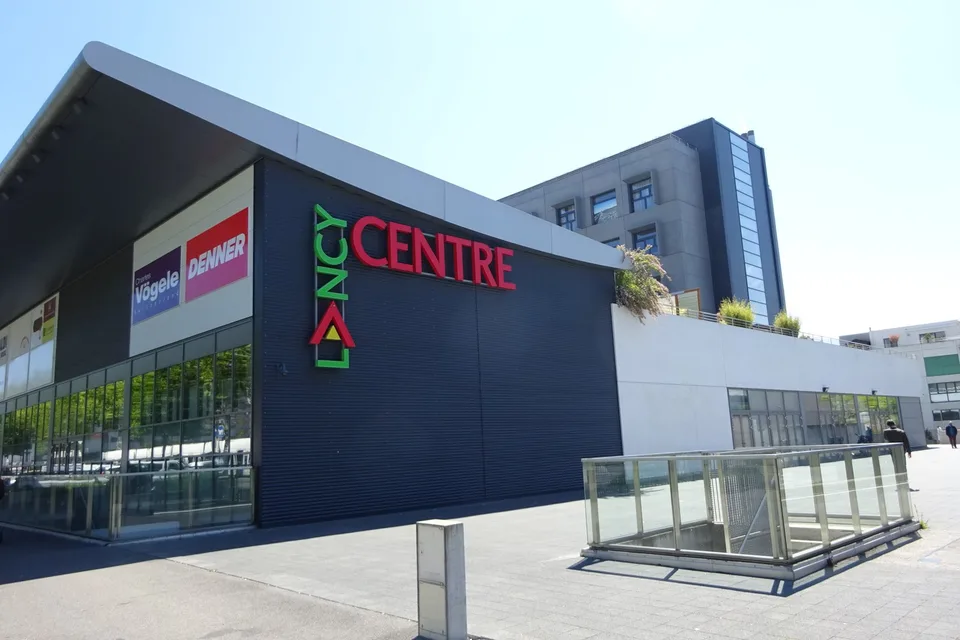 surface de 166 m2 dans le centre commercial Lancy Centre – photo 6 of 8