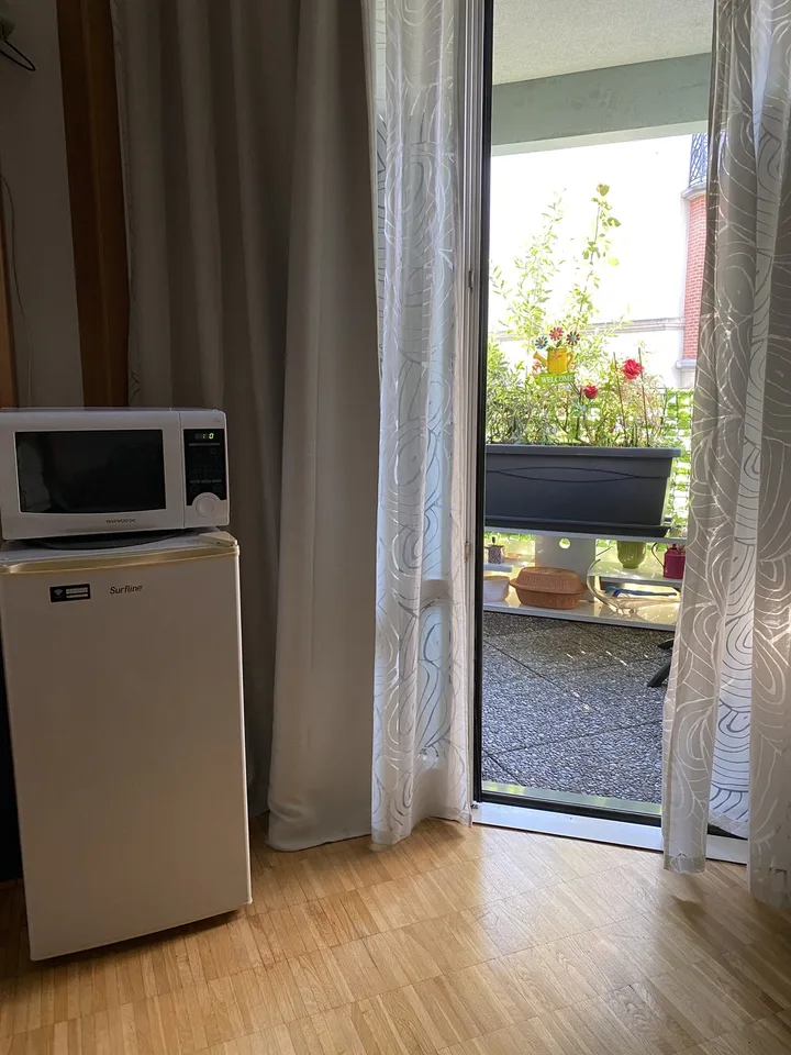 Charming & Spacious Room - Women Only | Short Stays