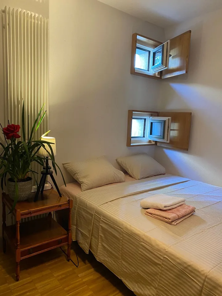 Charming & Spacious Room - Women Only | Short Stays