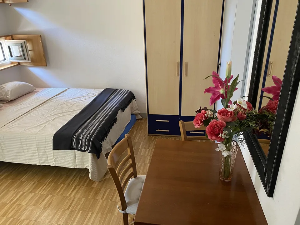 Charming & Spacious Room - Women Only | Short Stays
