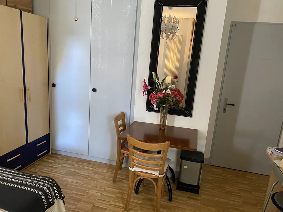 Charming & Spacious Room - Women Only | Short Stays