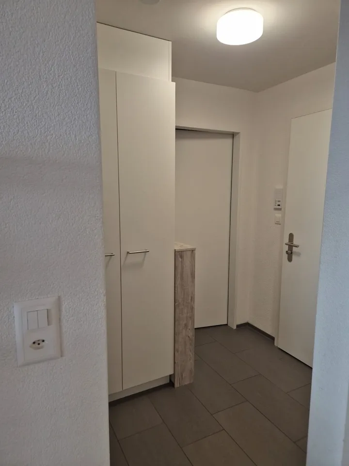 2-Zimmer-Wohnung (Bitte Beschreibung lesen - please read the note)