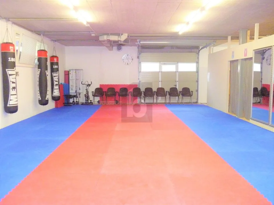 SALLE DE SPORT MULTIFONCTIONS