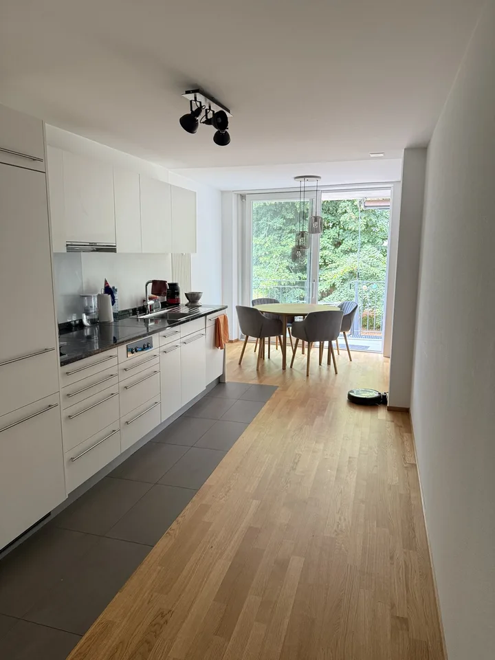 Möblierte 2.5-Zimmerwohnung mit Sitzplatz, Garten und Balkon