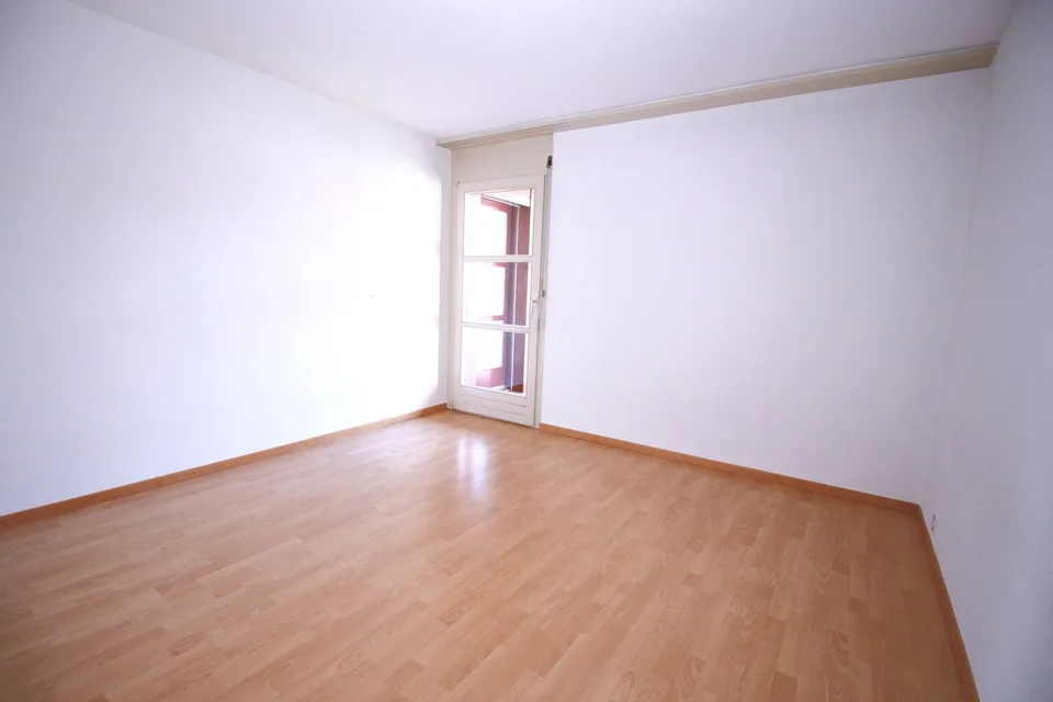 3.5-Zimmer-Wohnung mit Balkon und schöner Aussicht in Bottenwil