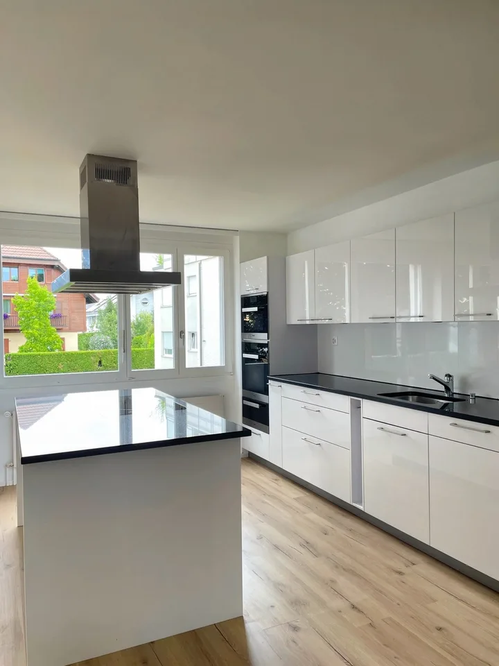 Aussergewöhnliche, neue Fünfeinhalbzimmer-Wohnung in Münsingen