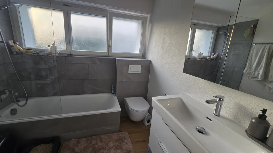 WG-ZIMMER IN EFFRETIKON (ZH)  ZUHAUSE MIT GARTEN & POOL