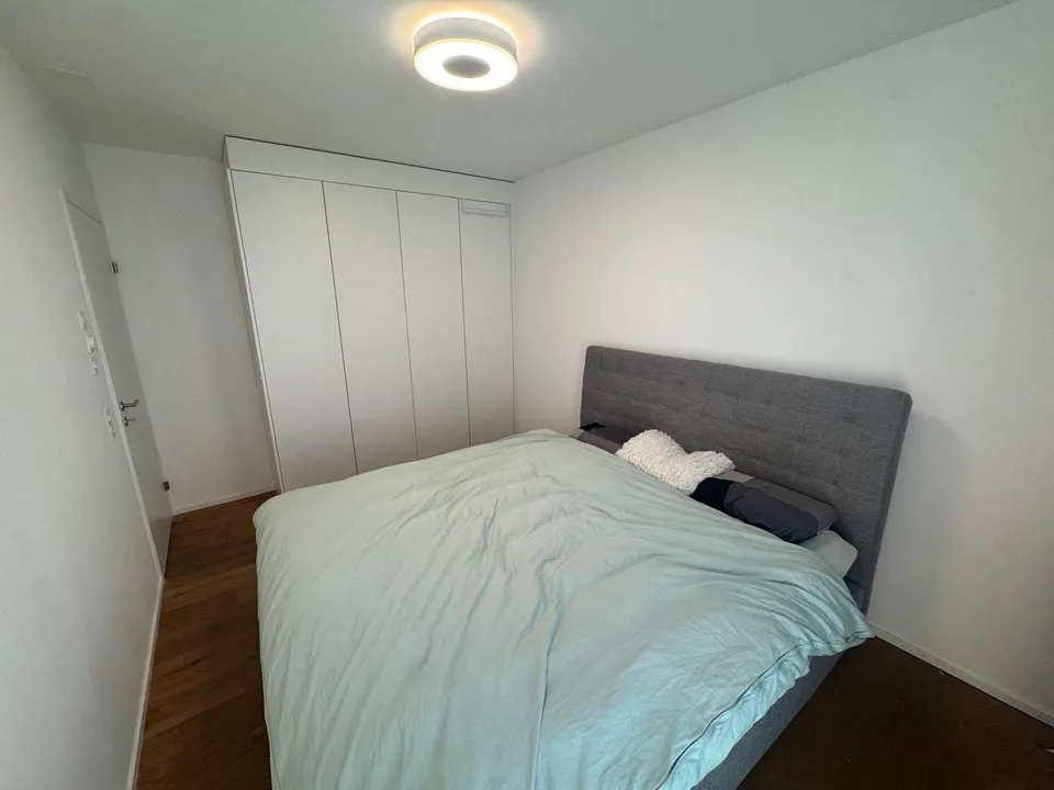 WG-Zimmer in zweistöckiger Parterrewohnung im Zwicky-Areal
