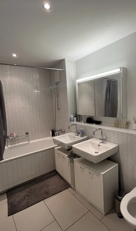 Zimmer (20qm) mit privatem Badezimmer in 4er WG
