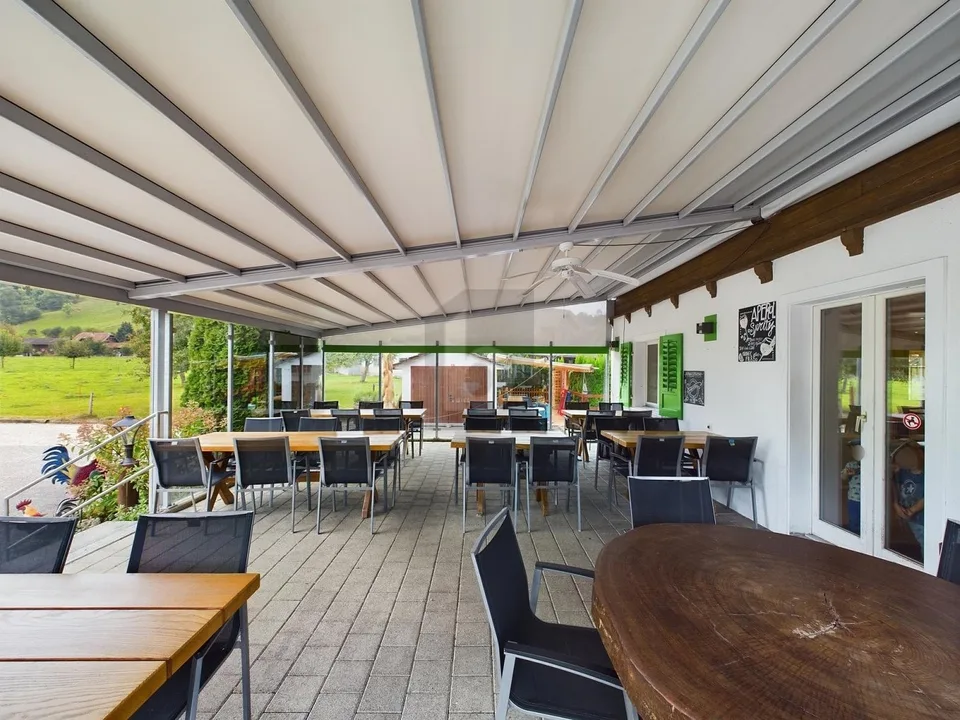 SANIERTES TRADITIONSLOKAL MIT 25 PARKPLÄTZEN