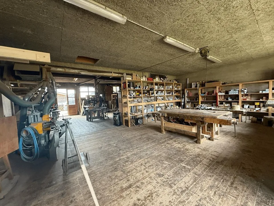 ATELIER DE CHARPENTE FERBLANTERIE MENUISERIE