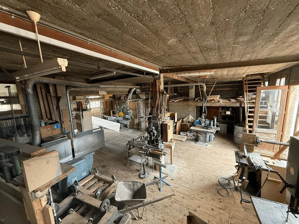 ATELIER DE CHARPENTE FERBLANTERIE MENUISERIE