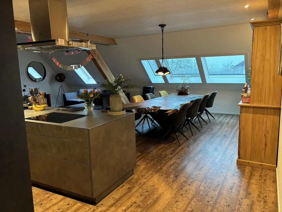 4.5 Zimmer Dachwohnung mit Loggia und Gartensitzplatz