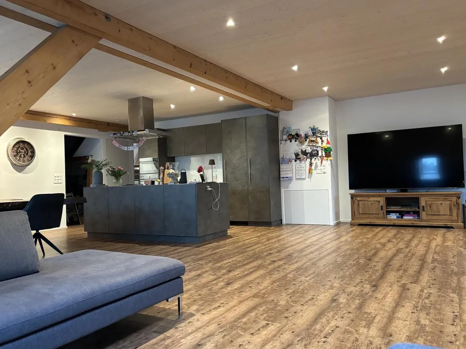 4.5 Zimmer Dachwohnung mit Loggia und Gartensitzplatz