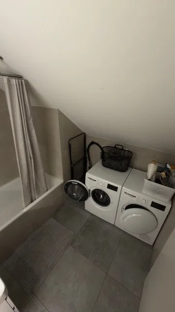 Neu renovierte, charmante Dachwohnung!