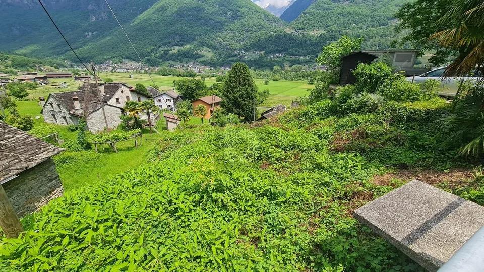 EDIFICABILE IN POSIZIONE SOLEGGIATA E CON VISTA APERTA