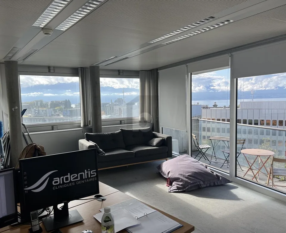 BUREAUX LUMINEUX SUR LA PLACE CHAUDERON !