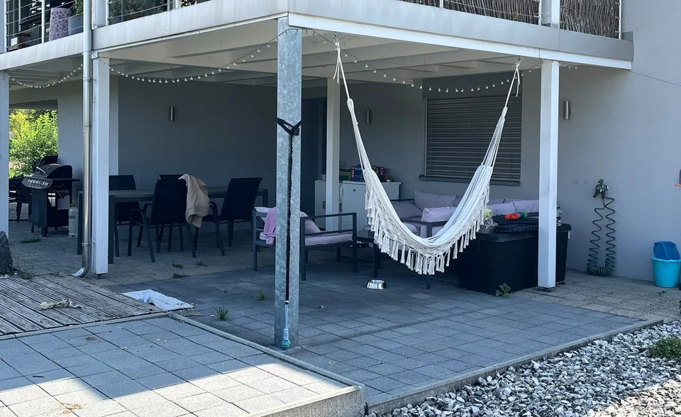 Grosszügige 2,5 Zimmer Parterrewohnung mit Terrasse