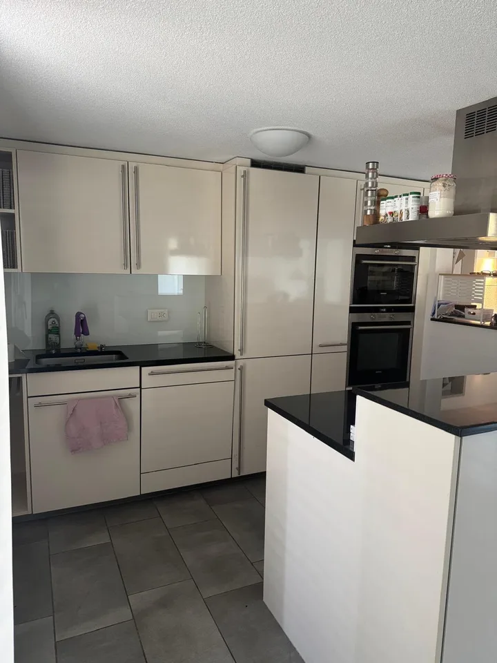Grosszügige 2,5 Zimmer Parterrewohnung mit Terrasse