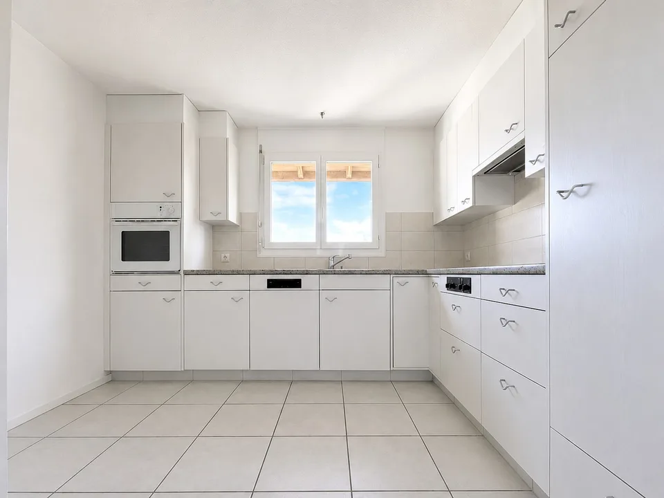 Moderne 3.5-Zimmer-Maisonette-Wohnung mit Galerie, Balkon und Garage in Langenthal