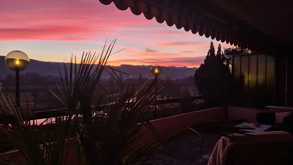Sonnige Wohnung mit riesiger Terrasse in der unmittelbaren Nähe von Limmat