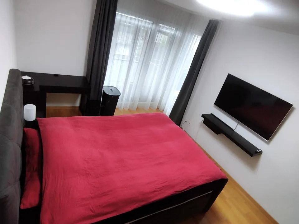 Moderne 4.5-Zimmer-Wohnung (2er-WG) mit Grillplatz und Boccia-Bahn; 10min vom Bahnhof Uster und dem Stadtzentrum entfernt