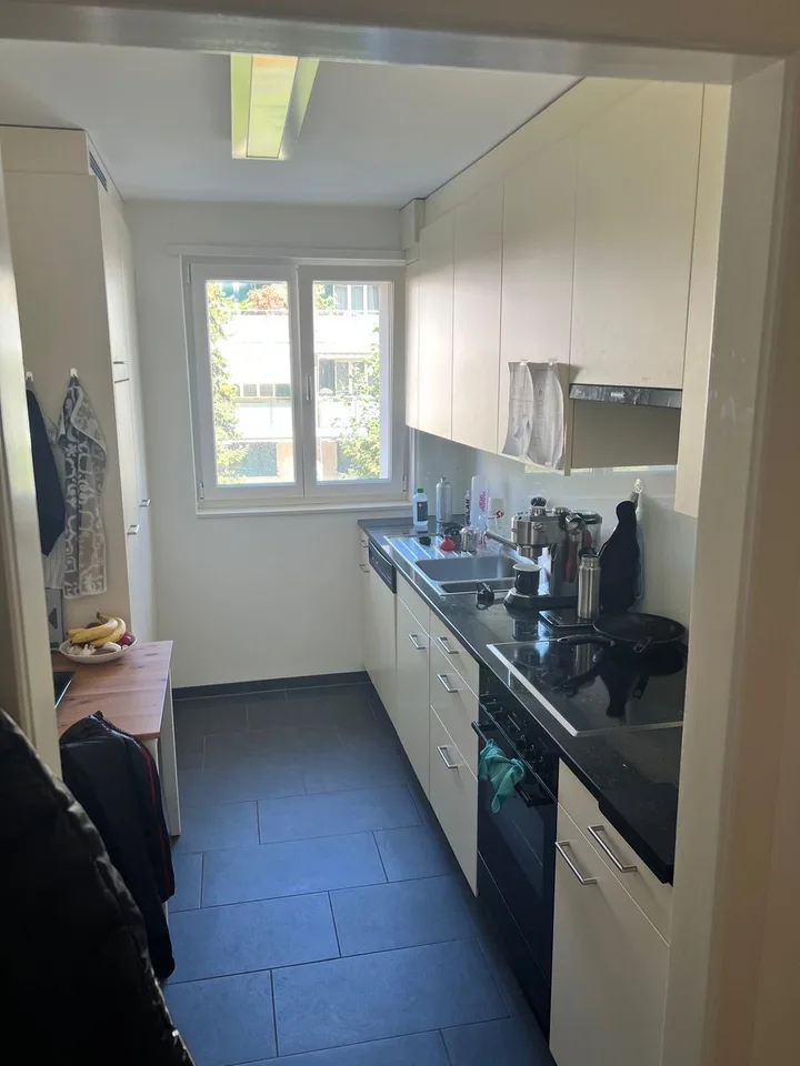 Schönes Zimmer (15m²) in gemütlicher 2er-WG in Zürich Oerlikon – ab 15.8. frei
