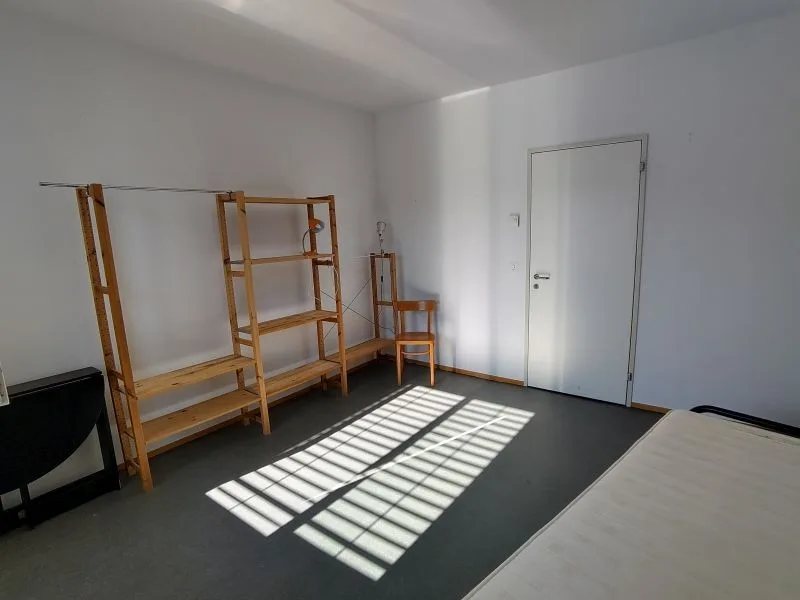 Ab 1.10.26 WG-Zimmer an Frau - Gelegenheit für eine ruhige, berufstätige 29+ Vege-, NR-Frau mit wenig Einkommen