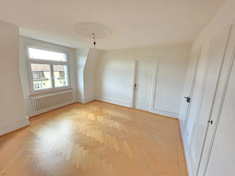 Exklusive Altbauwohnung mit Fischgrätparkett und Weitblick in Zürich-Wipkingen