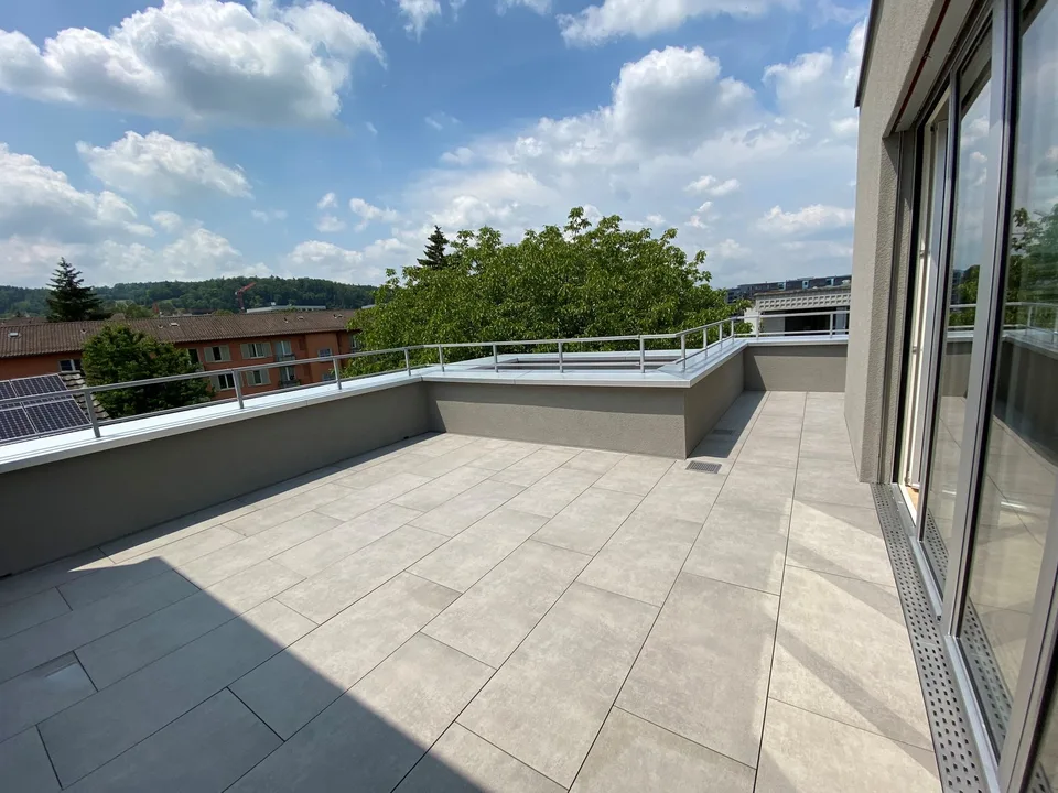 Grosszügige und exklusive Attika-Wohnung mit grosser Terrasse mit Weitsicht auf den Uetliberg