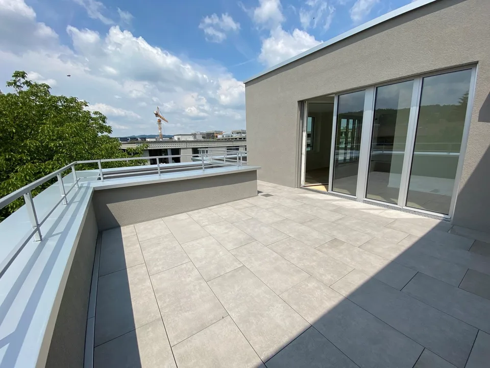 Grosszügige und exklusive Attika-Wohnung mit grosser Terrasse mit Weitsicht auf den Uetliberg