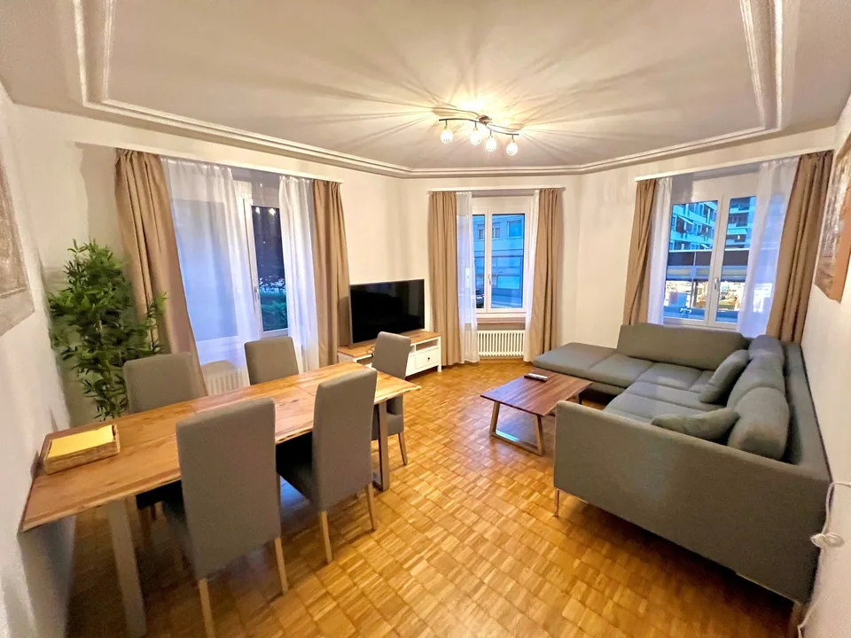 Schönes, grosses Zimmer an top Lage :)