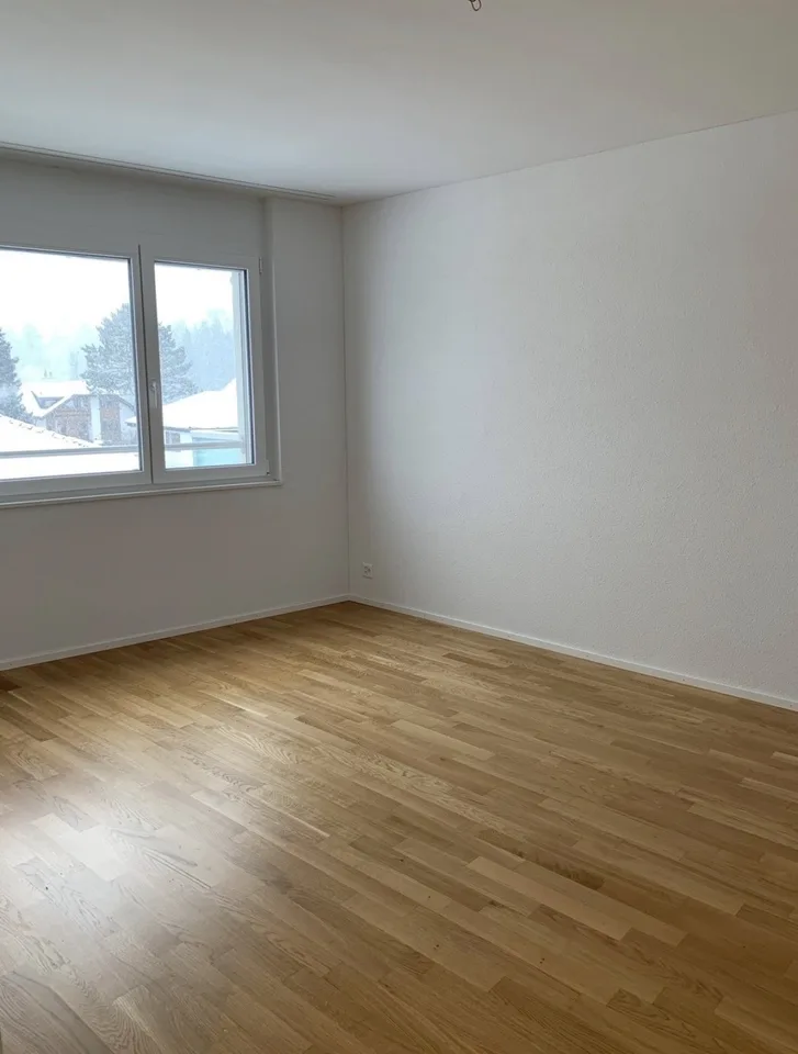 Attraktive 4.5-Zimmer-Wohnung im Eigentumsstandard mit grossem Sitzplatz