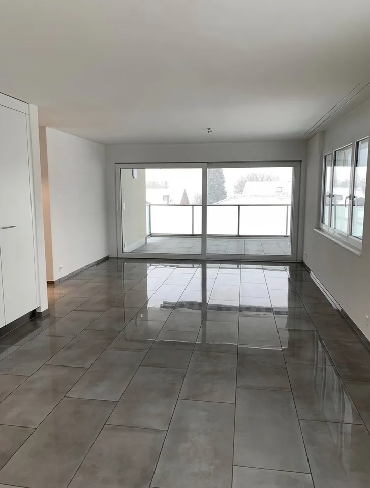 Attraktive 4.5-Zimmer-Wohnung im Eigentumsstandard mit grossem Sitzplatz