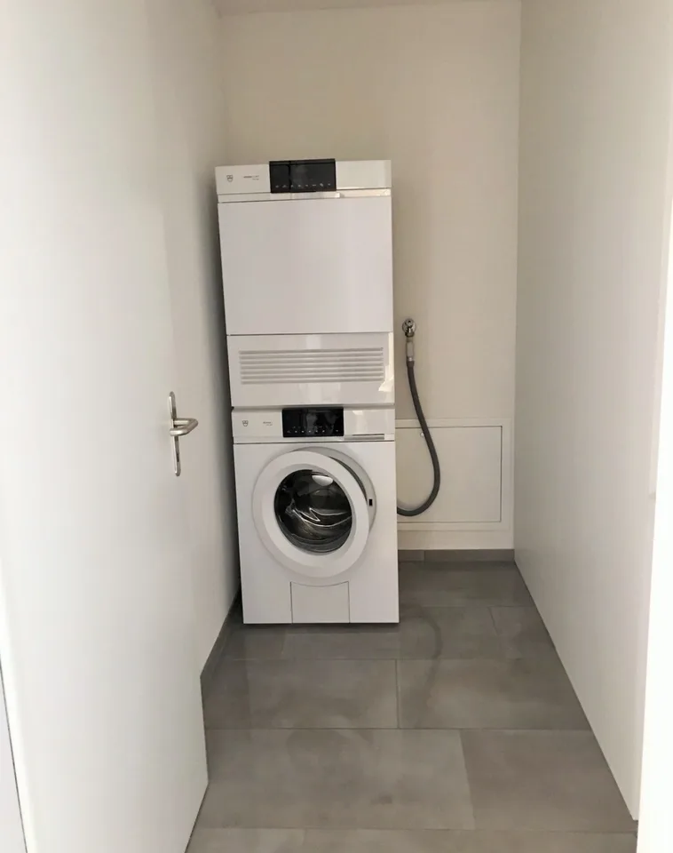 Attraktive 4.5-Zimmer-Wohnung im Eigentumsstandard mit grossem Sitzplatz