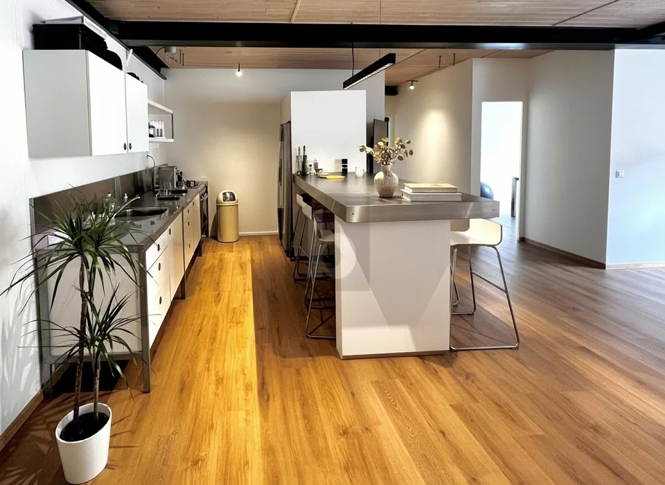 ESPACE DE TRAVAIL MODERNE ET INSPIRANT