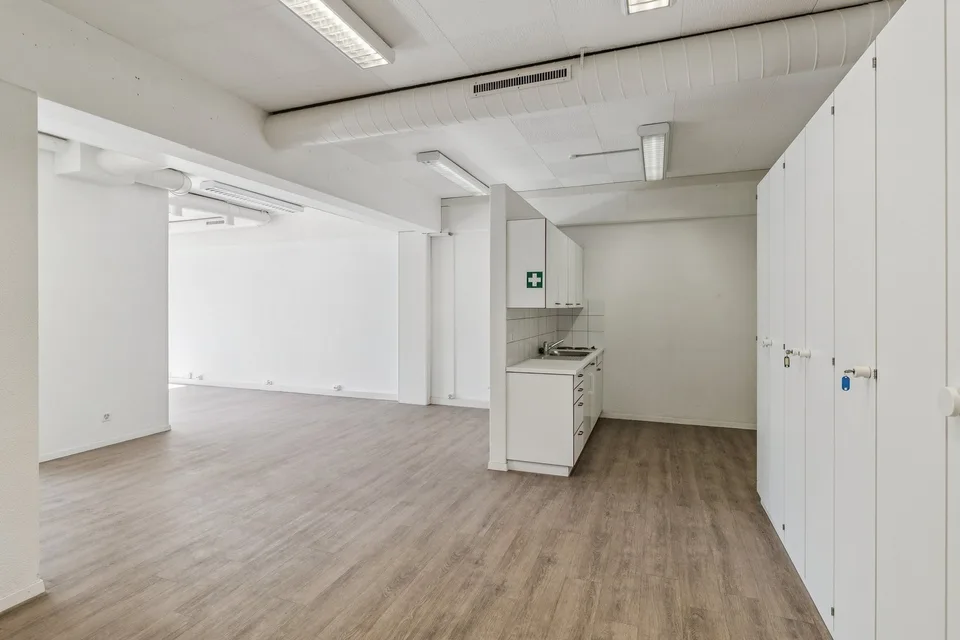 Einmalige Chance: Ganzes Gewerbegebäude zur Miete mit maximaler Flexibilität – foto 11 di 21