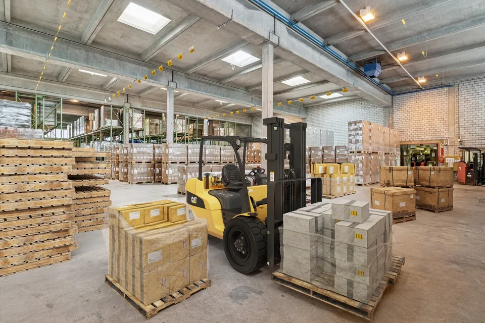 Einmalige Chance: Ganzes Gewerbegebäude zur Miete mit maximaler Flexibilität – foto 14 di 21