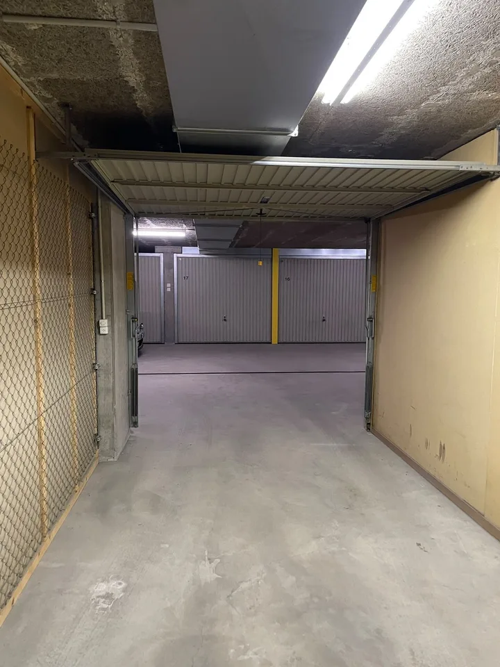 Abgeschlossene Garagenbox, Nr. 9 in Einstellhalle
