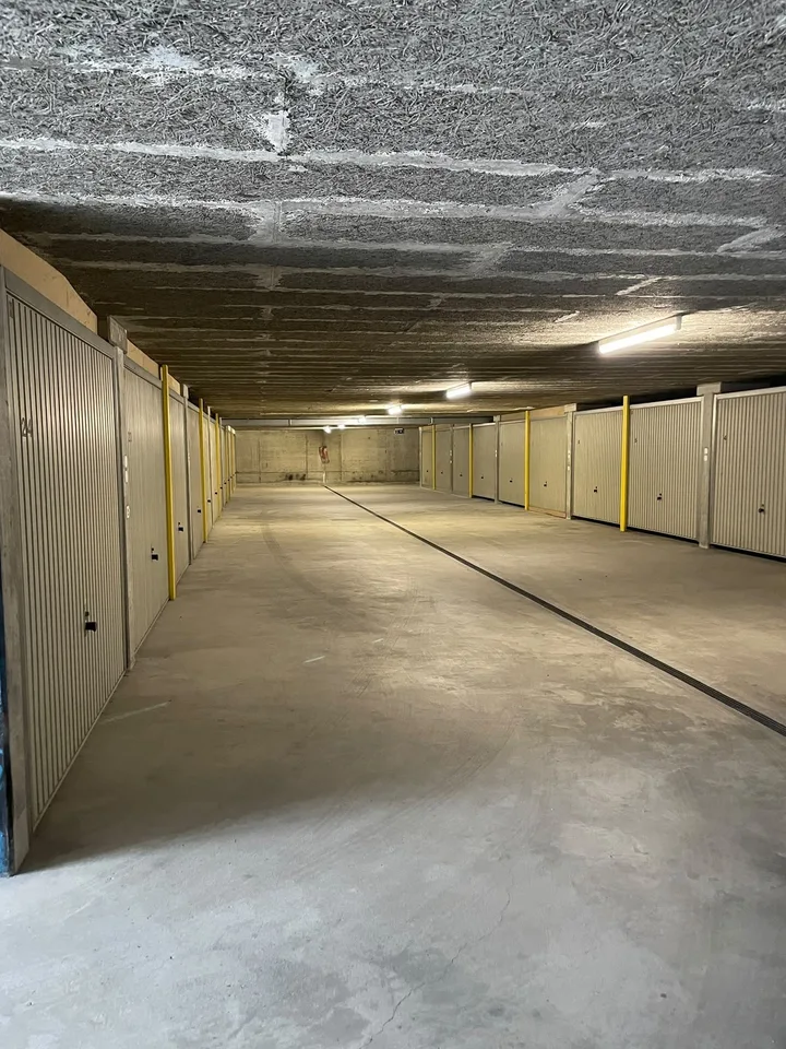 Abgeschlossene Garagenbox, Nr. 9 in Einstellhalle