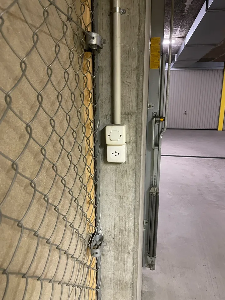 Abgeschlossene Garagenbox, Nr. 9 in Einstellhalle