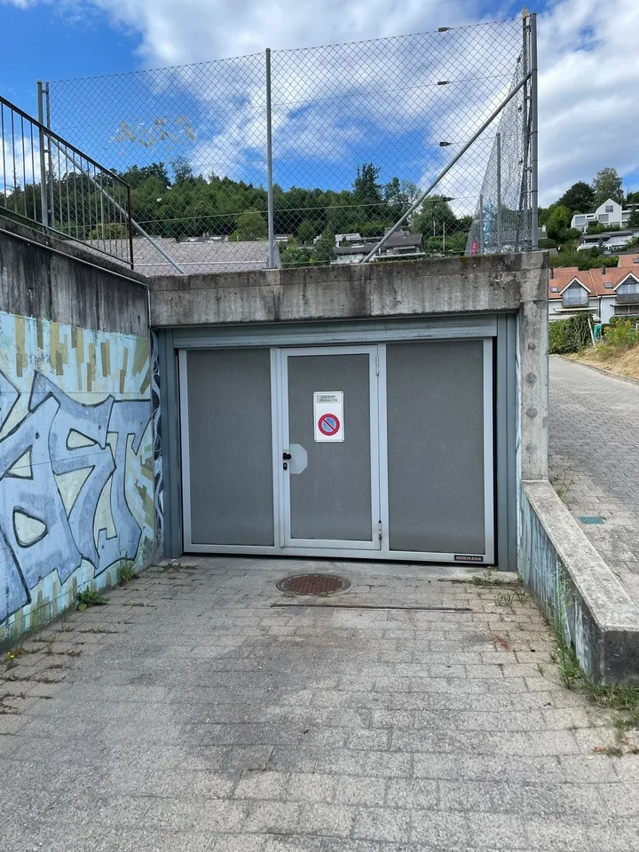 Abgeschlossene Garagenbox, Nr. 9 in Einstellhalle
