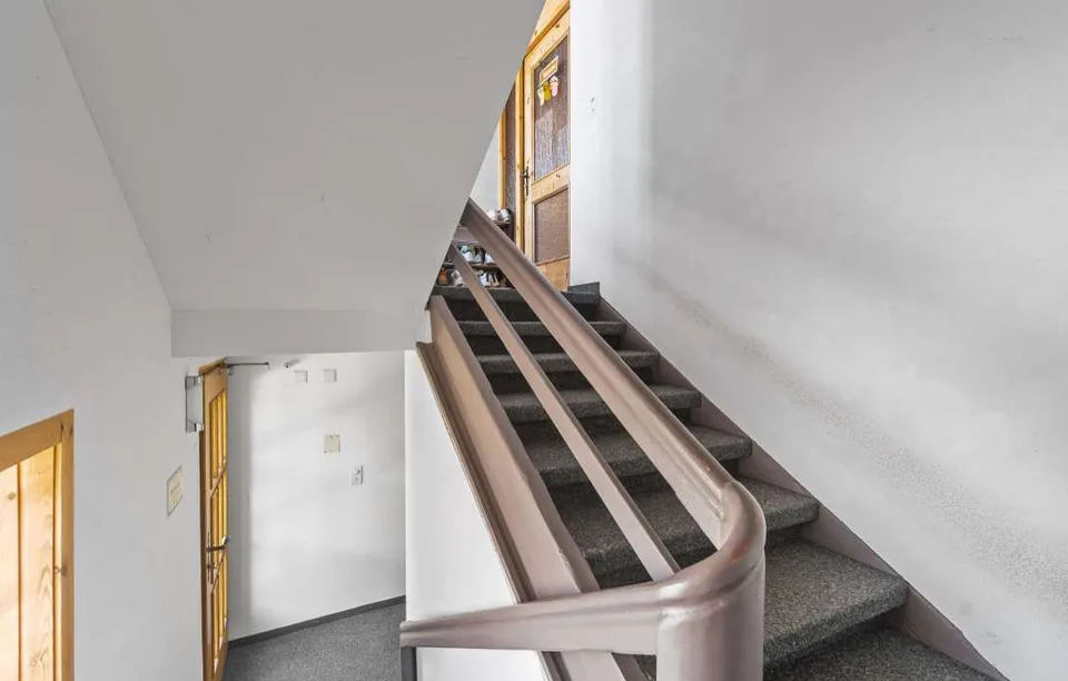 Wohnen mit Charakter – frisch sanierte 4 Zimmer Wohnung im charmanten Altbau