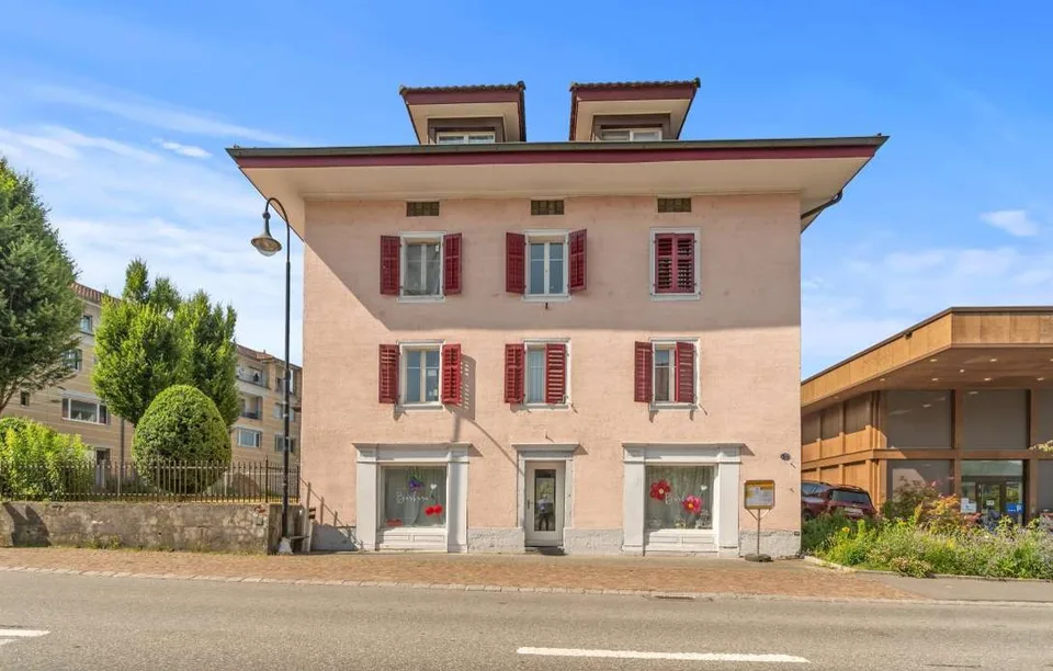 Wohnen mit Charakter – frisch sanierte 4 Zimmer Wohnung im charmanten Altbau