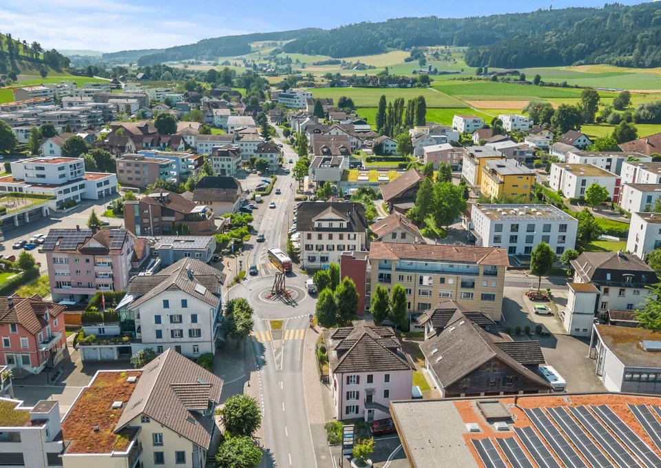 Wohnen mit Charakter – frisch sanierte 4 Zimmer Wohnung im charmanten Altbau