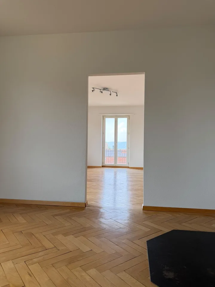 Grosszügige 5.5-Zimmer Maisonette Wohnung mit Seesicht in Bellmund zu vermieten