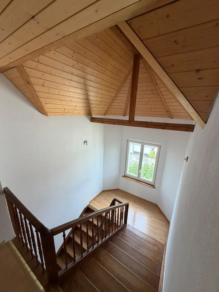 Grosszügige 5.5-Zimmer Maisonette Wohnung mit Seesicht in Bellmund zu vermieten