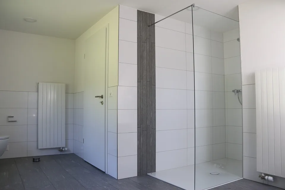 Grosses Wohnhaus an schöner Lage